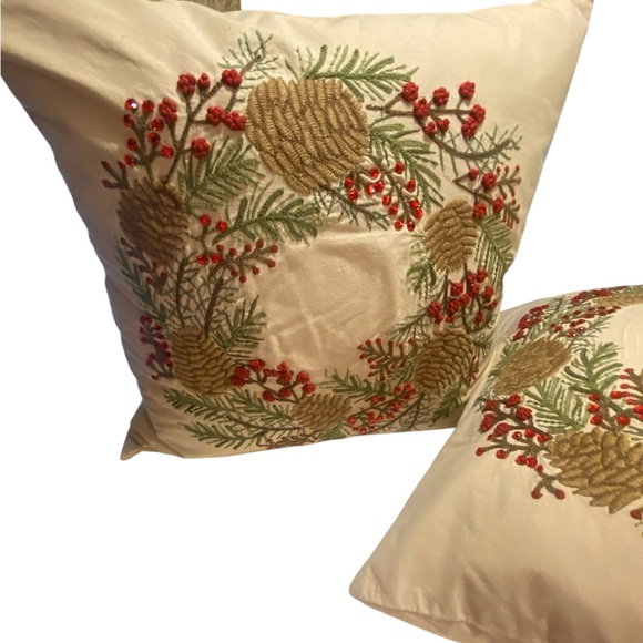 Pottery Barn 2 Tan XL Down Filled Pillows W Christmas Wreath Embroidery Beaded - Picture 8 of 16